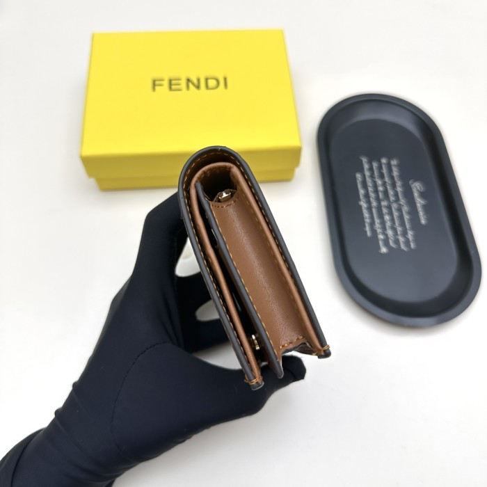 超奇跡の入荷☆ フェンディ コピー 短財布