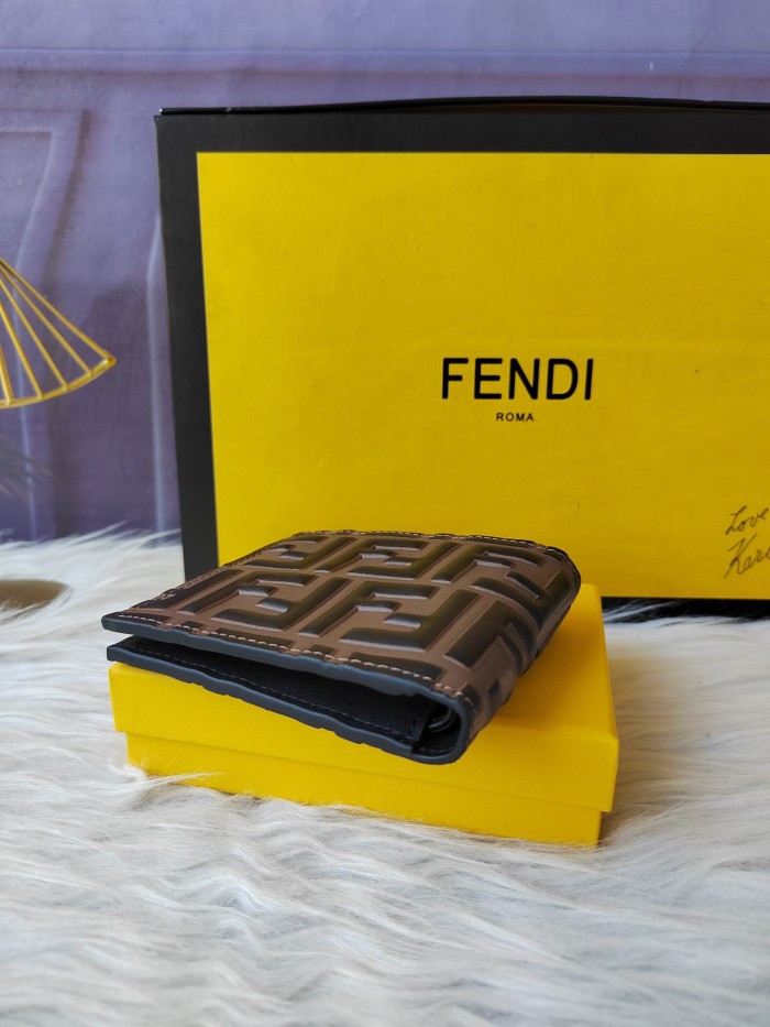 新作 フェンディ スーパーコピー 短財布