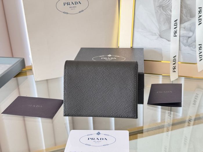 超奇跡の入荷☆ プラダ 激安通販 短財布