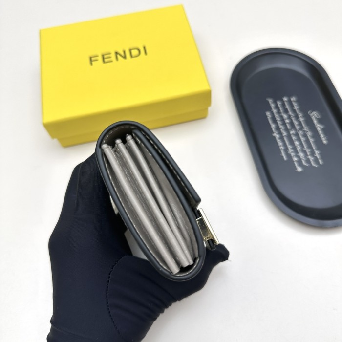超話題! フェンディ偽物通販 短財布