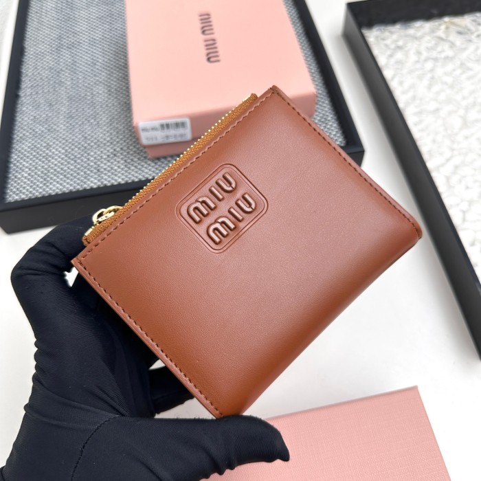 累積売上総額第１位！ミュウミュウ スーパーコピー 短財布