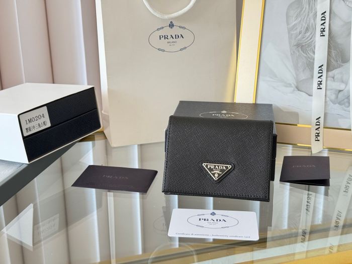 超奇跡の入荷☆ プラダ 激安通販 短財布
