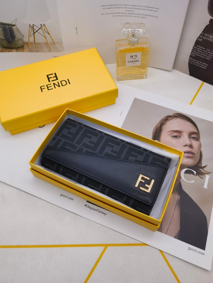 【話題商品！】 フェンディ 激安通販 長財布