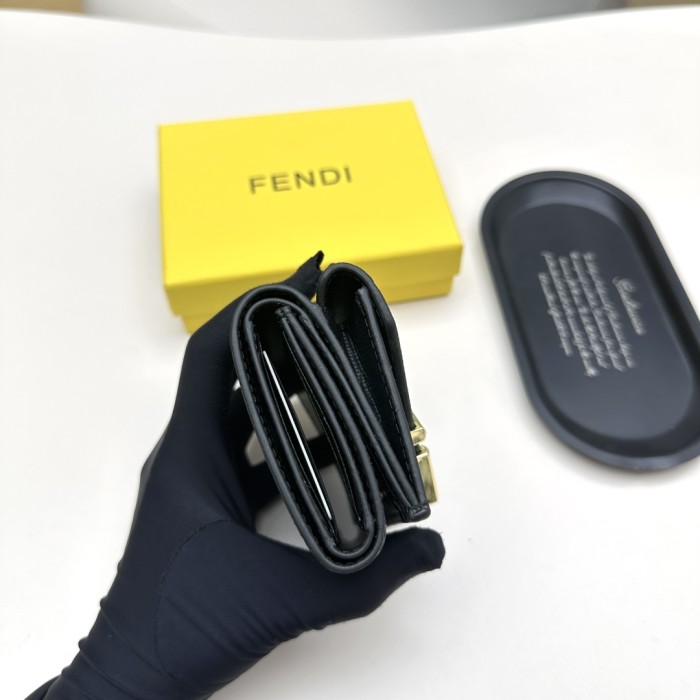 稀少 フェンディ n級品 短財布