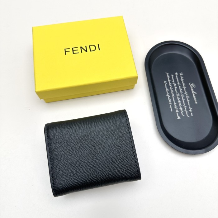 稀少 フェンディ n級品 短財布
