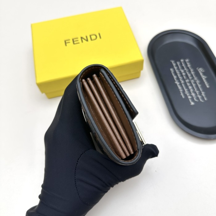 ★超人気 フェンディコピー 短財布