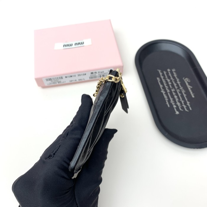 【話題商品！】ミュウミュウ コピーおすすめ 短財布