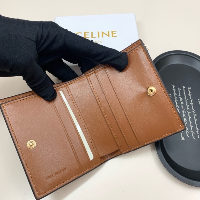 日本未入荷 セリーヌ 激安偽物 短財布