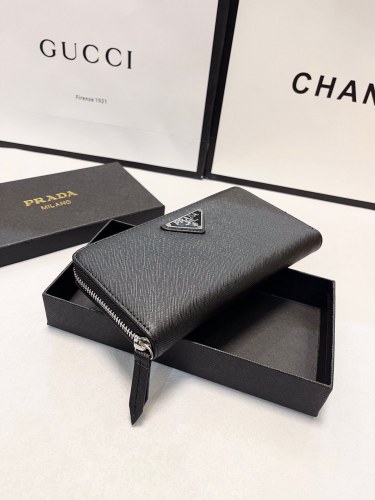 日本未入荷 プラダ 激安偽物  長財布