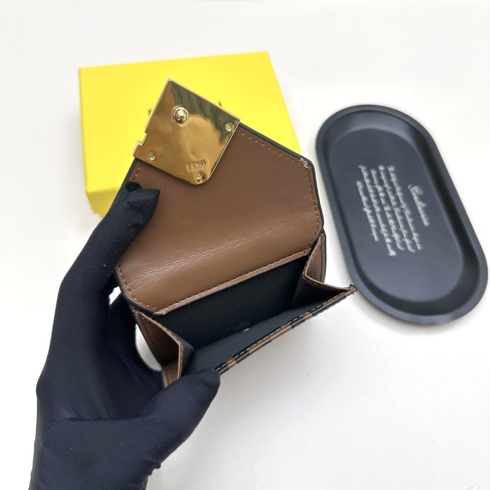 大人気 フェンディ スーパーコピー 短財布