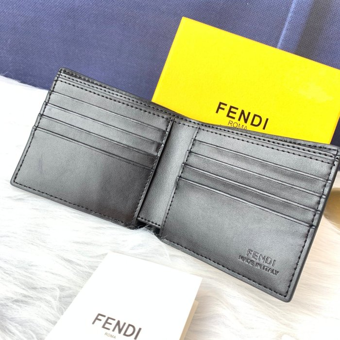 一目惚れ♪  フェンディ 激安通販 短財布