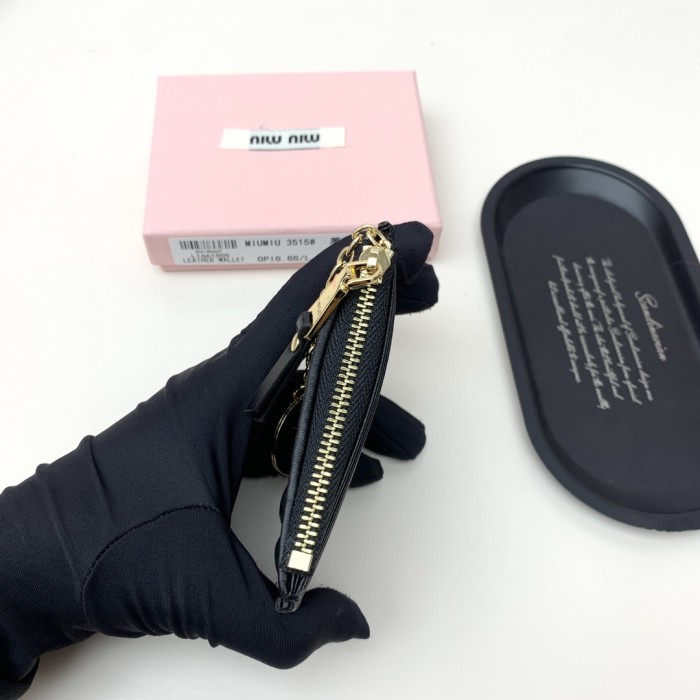 【話題商品！】ミュウミュウ コピーおすすめ 短財布