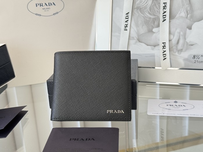 日本未入荷 プラダ 激安偽物 短財布