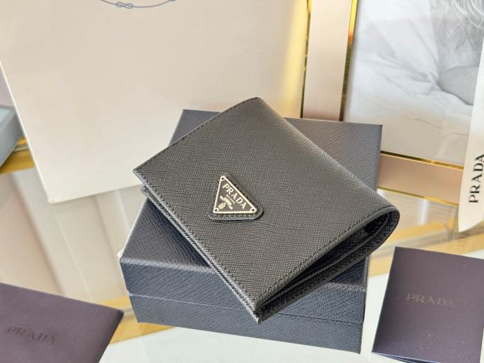 超奇跡の入荷☆ プラダ 激安通販 短財布