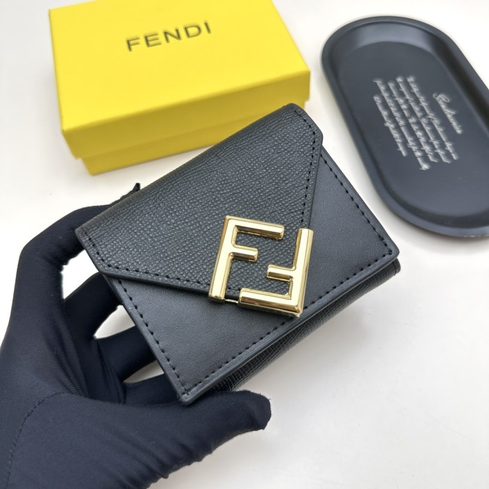 稀少 フェンディ n級品 短財布