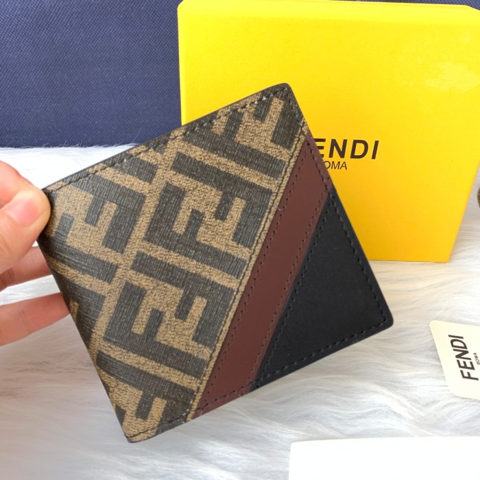 一目惚れ♪  フェンディ 激安通販 短財布