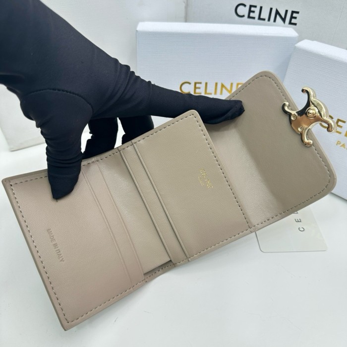 累積売上総額第１位！セリーヌ 激安通販 短財布
