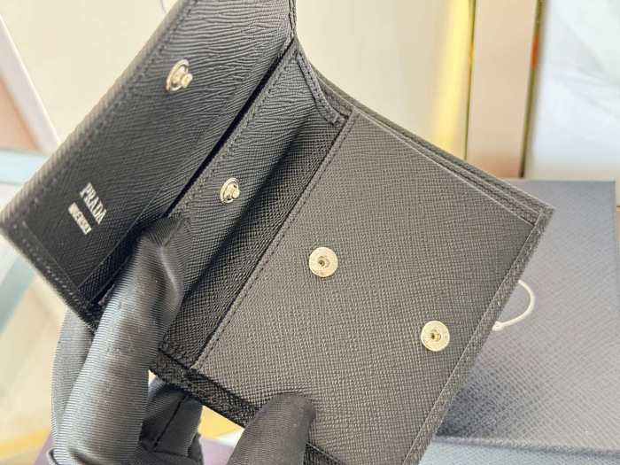超奇跡の入荷☆ プラダ 激安通販 短財布