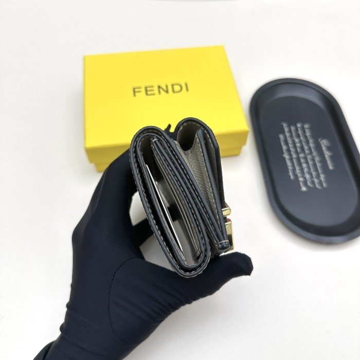 稀少 フェンディ 激安偽物 短財布