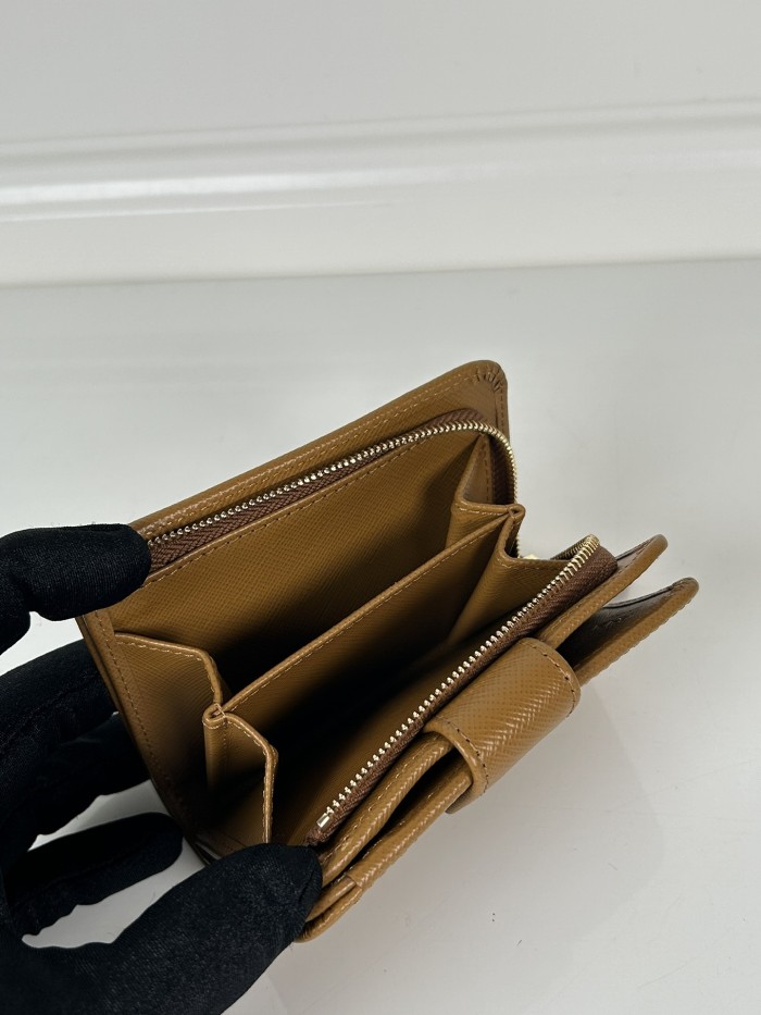 【話題商品！】プラダ コピーおすすめ 短財布