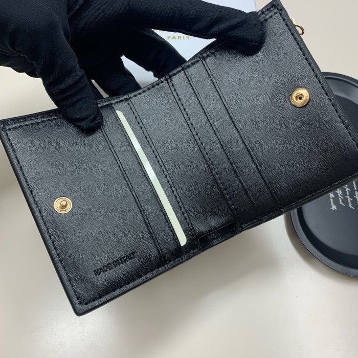 【話題商品！】セリーヌ コピーおすすめ 短財布