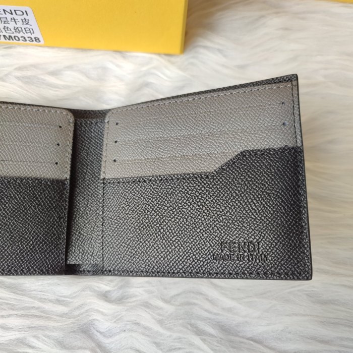 超話題! フェンディ スーパーコピー 短財布