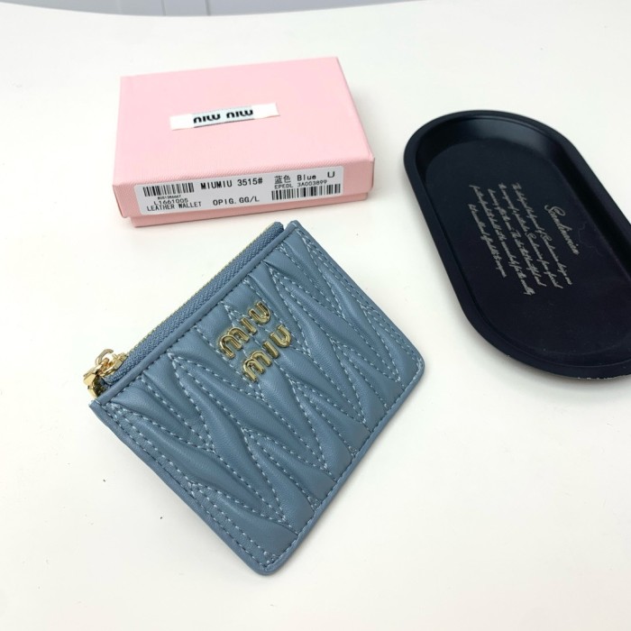 新作 ミュウミュウ 激安通販 短財布