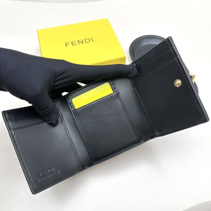 稀少 フェンディ n級品 短財布