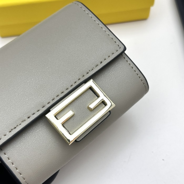 超話題! フェンディ偽物通販 短財布