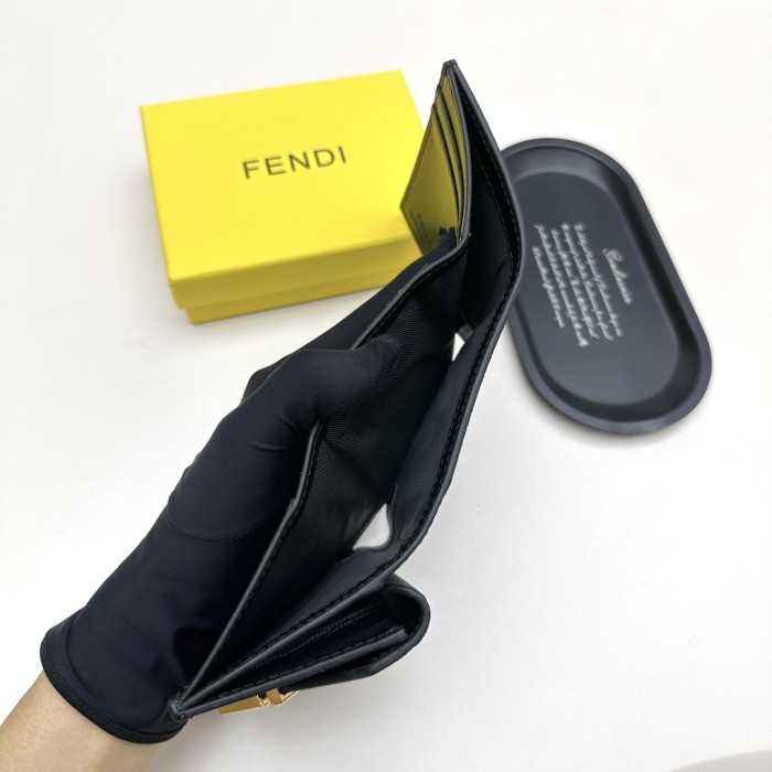 稀少 フェンディ n級品 短財布