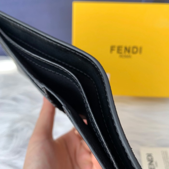 累積売上総額第１位！フェンディ 偽物通販 短財布