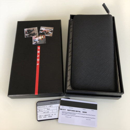日本未入荷 プラダ n級品 長財布