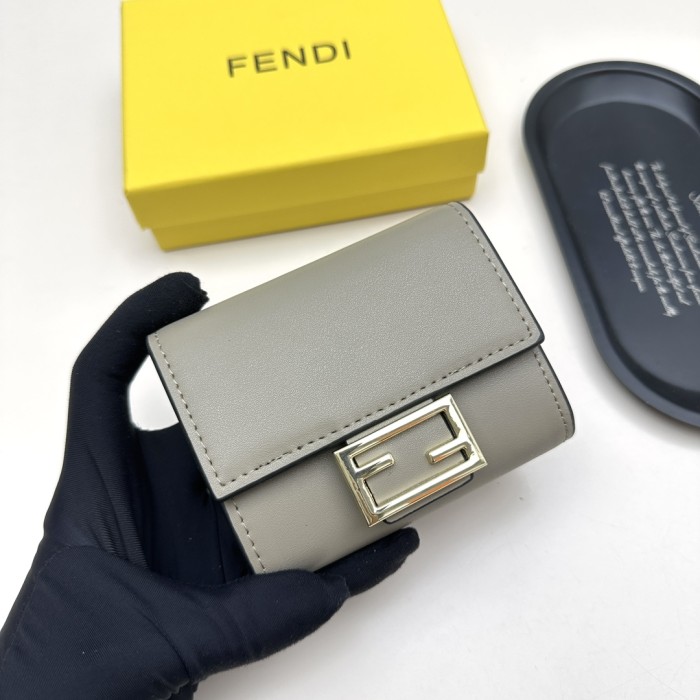 超話題! フェンディ偽物通販 短財布