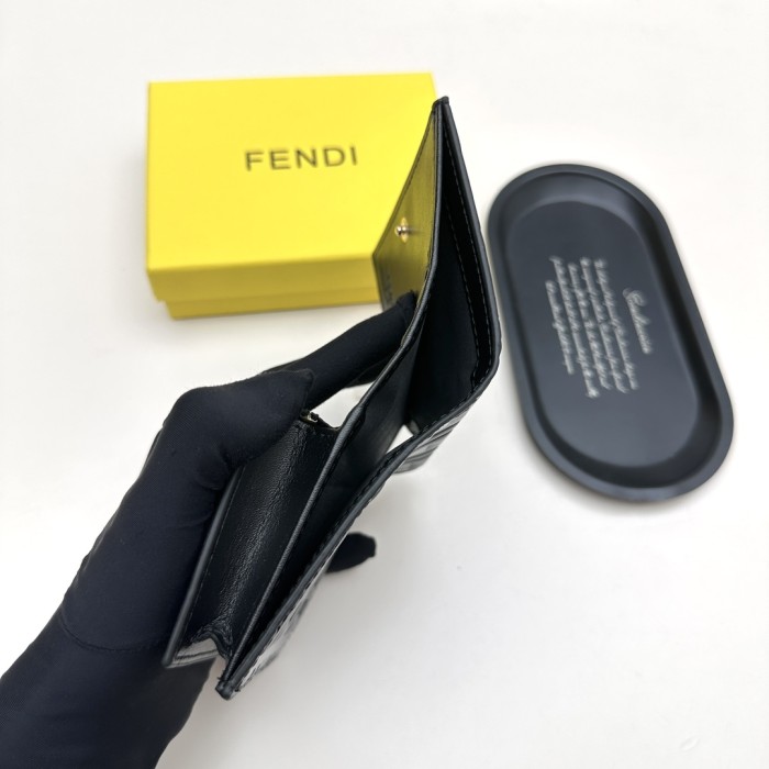 累積売上総額第１位！フェンディ n級品 短財布
