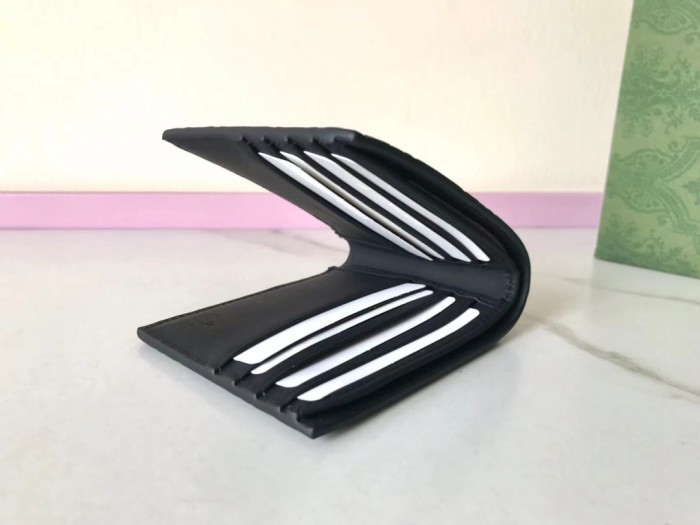 入手困難 グッチ コピー 短財布