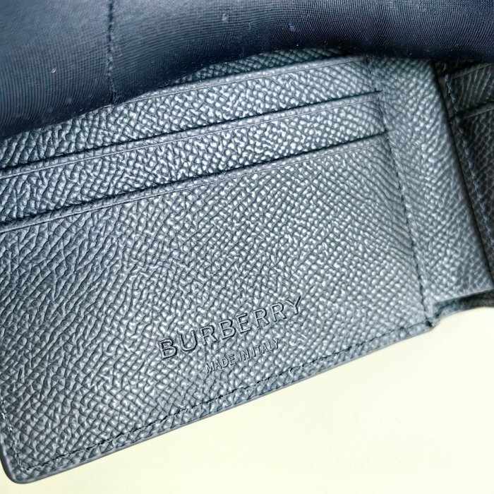 ★超人気 バーバリー 偽物通販 短財布