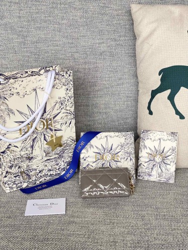 超奇跡の入荷☆ ディオール n級品 短財布