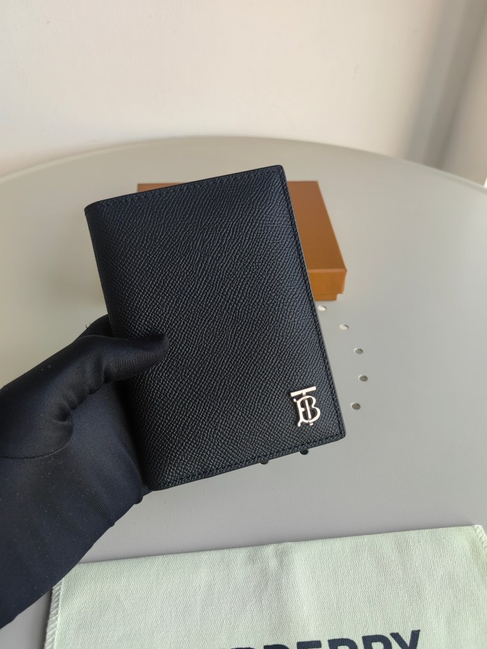 累積売上総額第１位！ バーバリー n級品 短財布