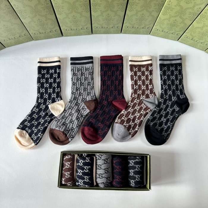 ★超人気 グッチ 偽物通販 ミドル丈スタッズソックスソックス