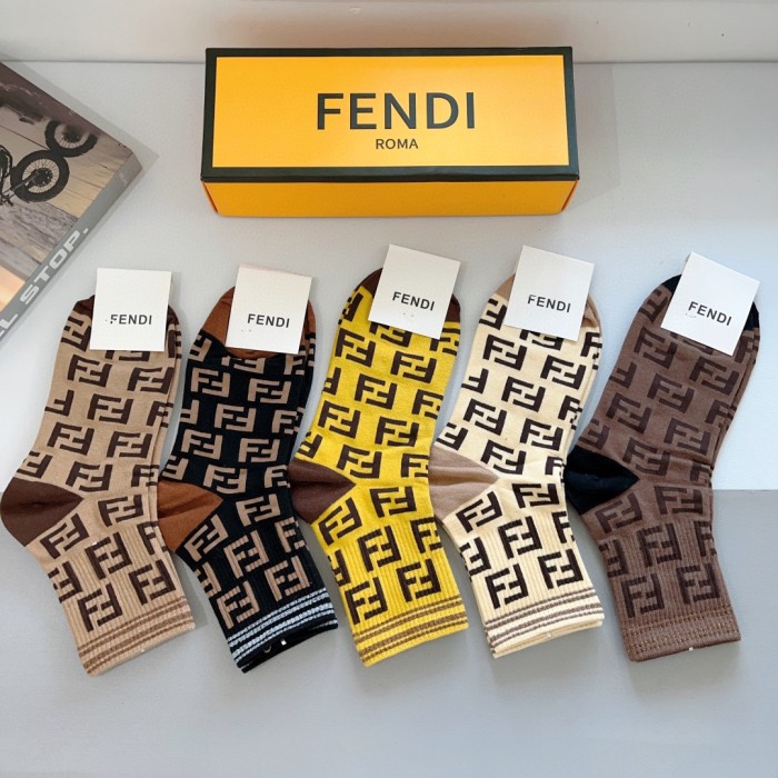 超奇跡の入荷☆ フェンディ 激安通販 アルファベットダブルFクラシック中筒靴下