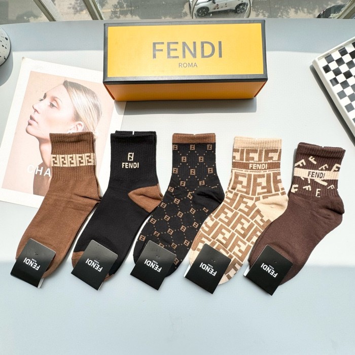 使い勝手良しフェンディ スーパーコピー の定番中筒靴下