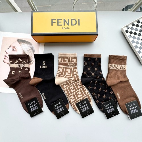 使い勝手良しフェンディ スーパーコピー の定番中筒靴下