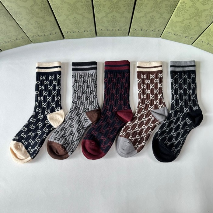 ★超人気 グッチ 偽物通販 ミドル丈スタッズソックスソックス