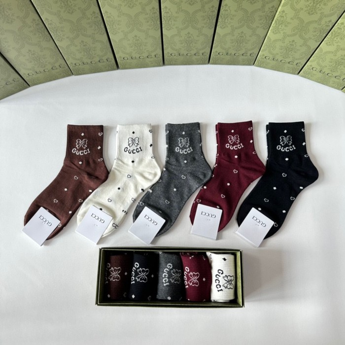 大人気 グッチ 激安通販 ミドル丈スタッズソックスソックス