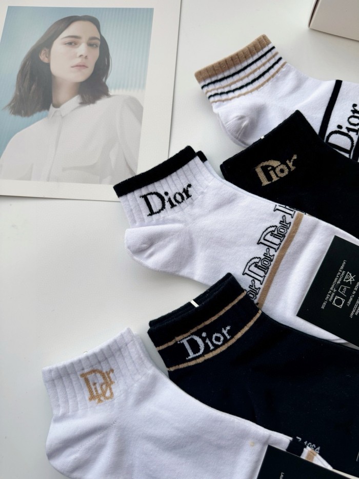 超奇跡の入荷☆ ディオール n級品 のクラシックなアルファベットロゴ入りコットンソックス