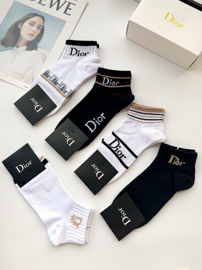 超奇跡の入荷☆ ディオール n級品 のクラシックなアルファベットロゴ入りコットンソックス