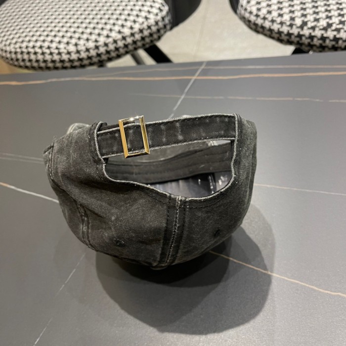 日本未入荷 プラダ コピーおすすめ の定番三角ロゴ野球帽