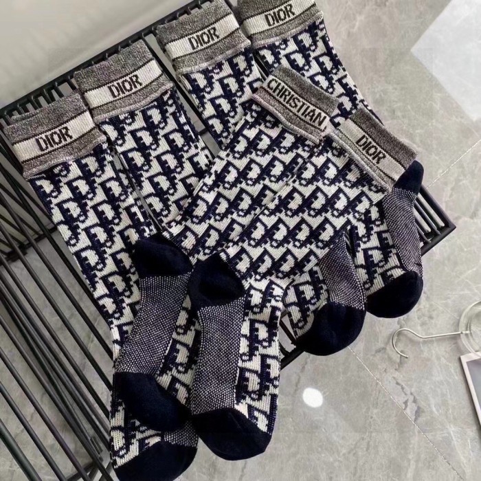 一目惚れ♪  ディオール 偽物通販  のジャガードアルファベットふくらはぎソックス