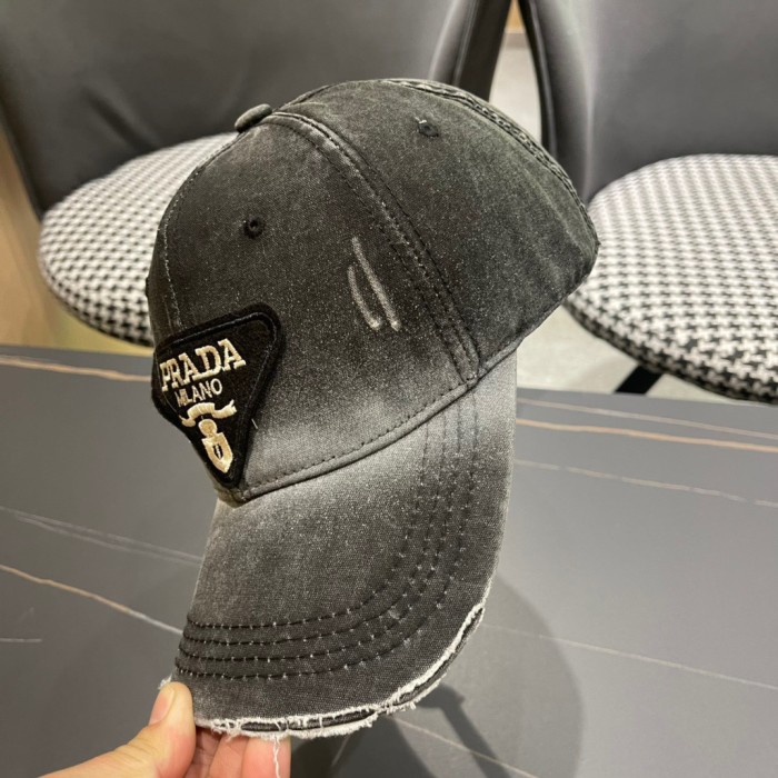 日本未入荷 プラダ コピーおすすめ の定番三角ロゴ野球帽
