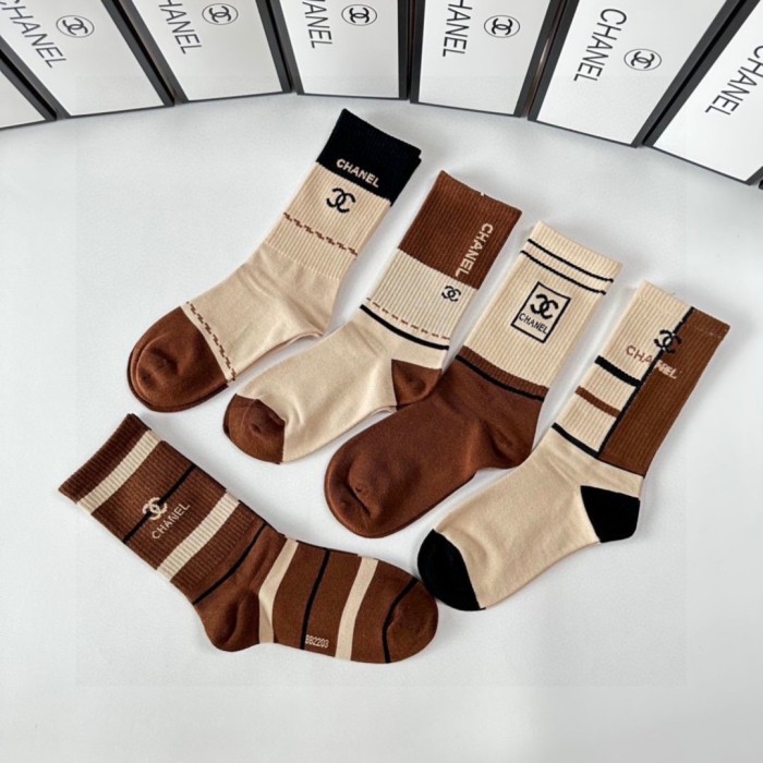使い勝手良し シャネル 激安通販 の定番ミドル丈スタッズソックス
